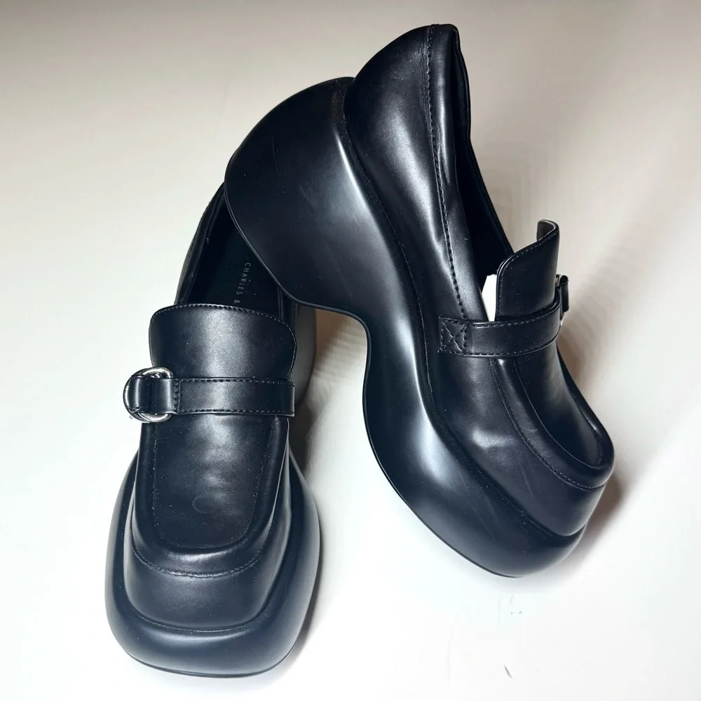 Charles & Keith excellent pre